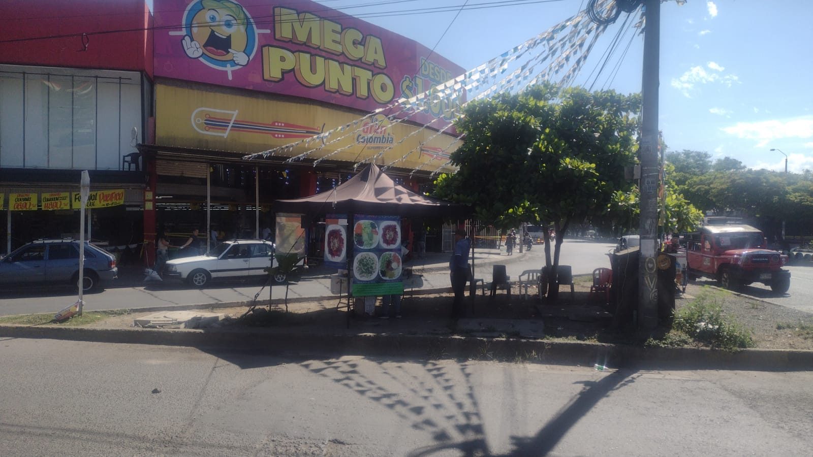 Punto de venta frente al Supermercado La Gran Colombia